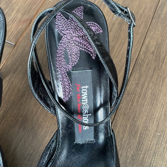 Town Shoes spiked heels with ankle strap. Size 7 1/2. Black with purple. Leather - Picture 2 of 7